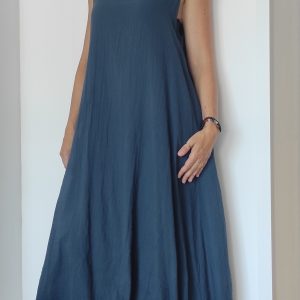 vestido escote redondo de tirantes anchos en color azul marino